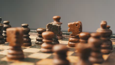 Schach-Brettspiel-übersicht-Pan-Shot-Nahaufnahme