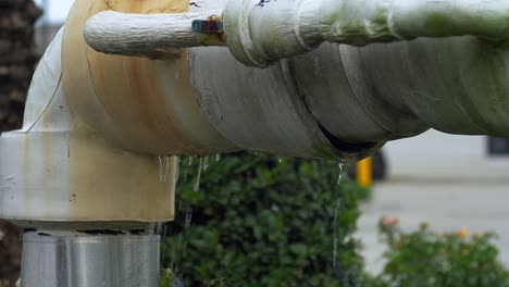 Tubería-Rota-Rota-Fugas-Esquina-De-Agua-Corrosión