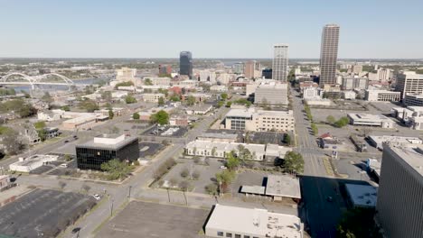 Little-Rock,-Arkansas-Skyline-Drohnenvideo,-Das-Sich-Vorwärts-Bewegt