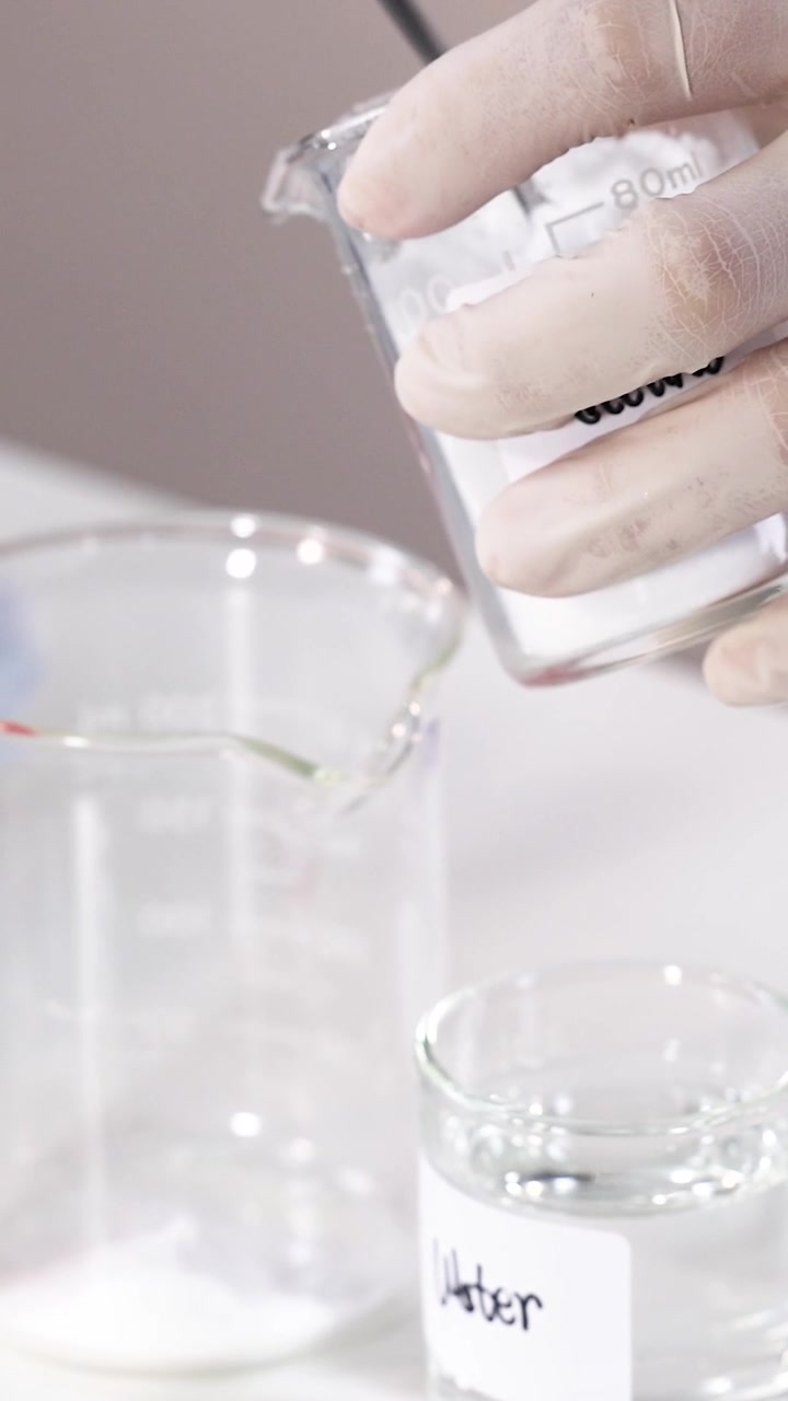 Processo di laboratorio: cristallizzazione dell'acetato di sodio
