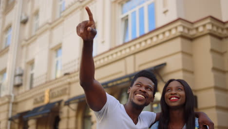 African-american-girl-and-guy-spending-time-outdoors.-Couple-laughing-in-city