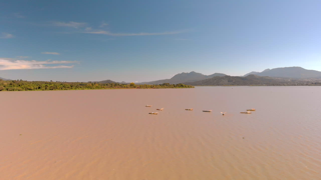 drone: sobrevuelo de pescadores en el lago de patzcuaro