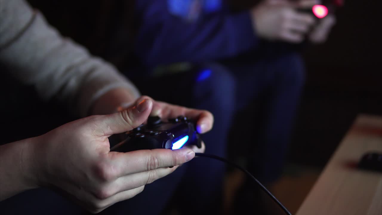 personas jugando videojuegos