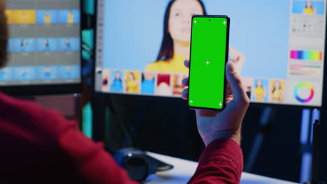 Photo-editor-following-guide-on-green-screen-smartphone-about-using-retouching-software