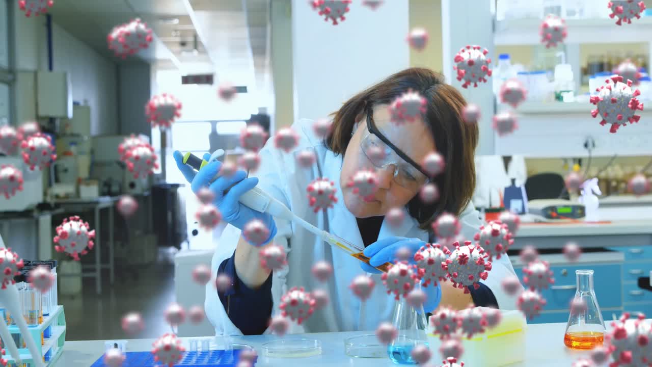 백인 여성 의사 위에서 여러 개의 떠다니는 거대 코로나19 세포의 애니메이션