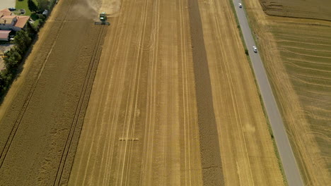 Enormes-Operaciones-Terrestres-Agrícolas-En-Kielno,-Polonia-Antena