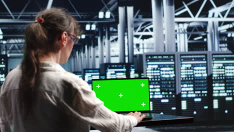 fijación de grupos de servidores de computadoras portátiles de maqueta