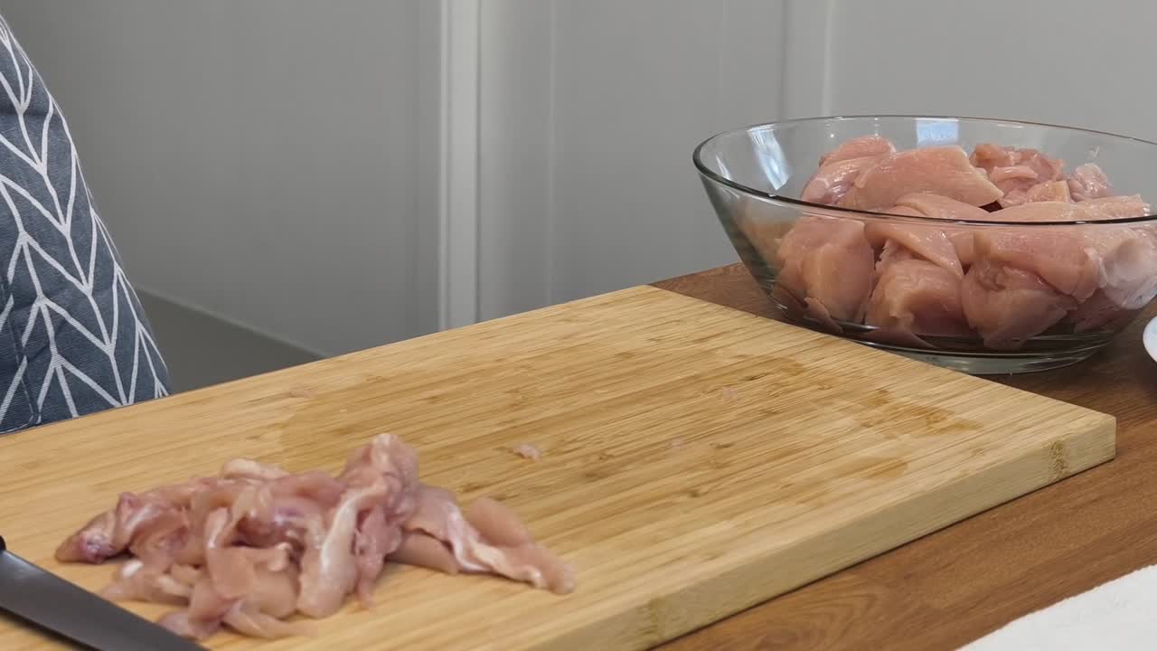 preparación de pollo crudo