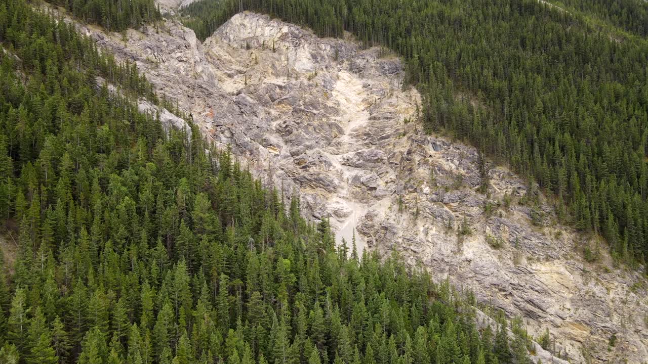 imágenes cinematográficas de drones en 4k del magnífico país de kananaskis en alberta, canadá