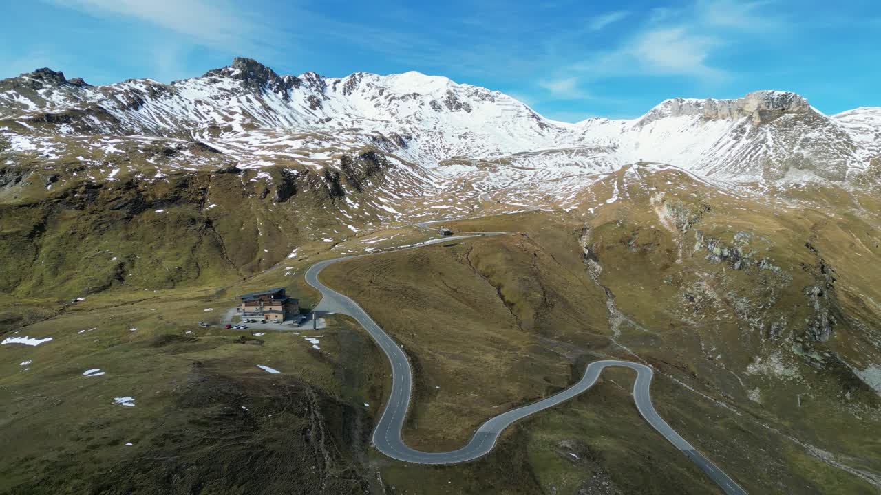 grossglockner carretera alta alpina y montañas nevadas en los alpes austriacos - círculo aéreo de 4k