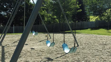 Empty-swings-at-a-park,-zoom-in