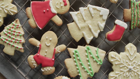 video de galletas de navidad decoradas con azúcar con espacio de copia en fondo gris