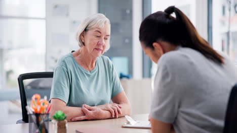 Healthcare,-old-woman-and-doctor