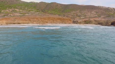 Antena:-Una-Playa-En-La-Isla-De-Karpathos,-Grecia