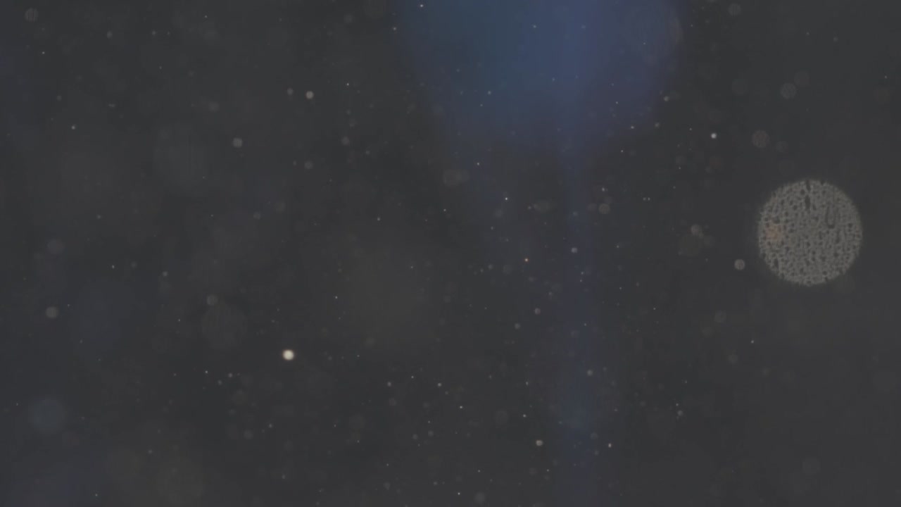 물 속에서 천천히 움직이는 파란색 잉크