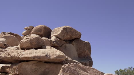 Rock-formations-in-Joshua-Tree-with-camera-movement
