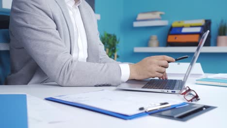 Close-up-of-hands-of-moody,-confused-businessman-working-in-office.