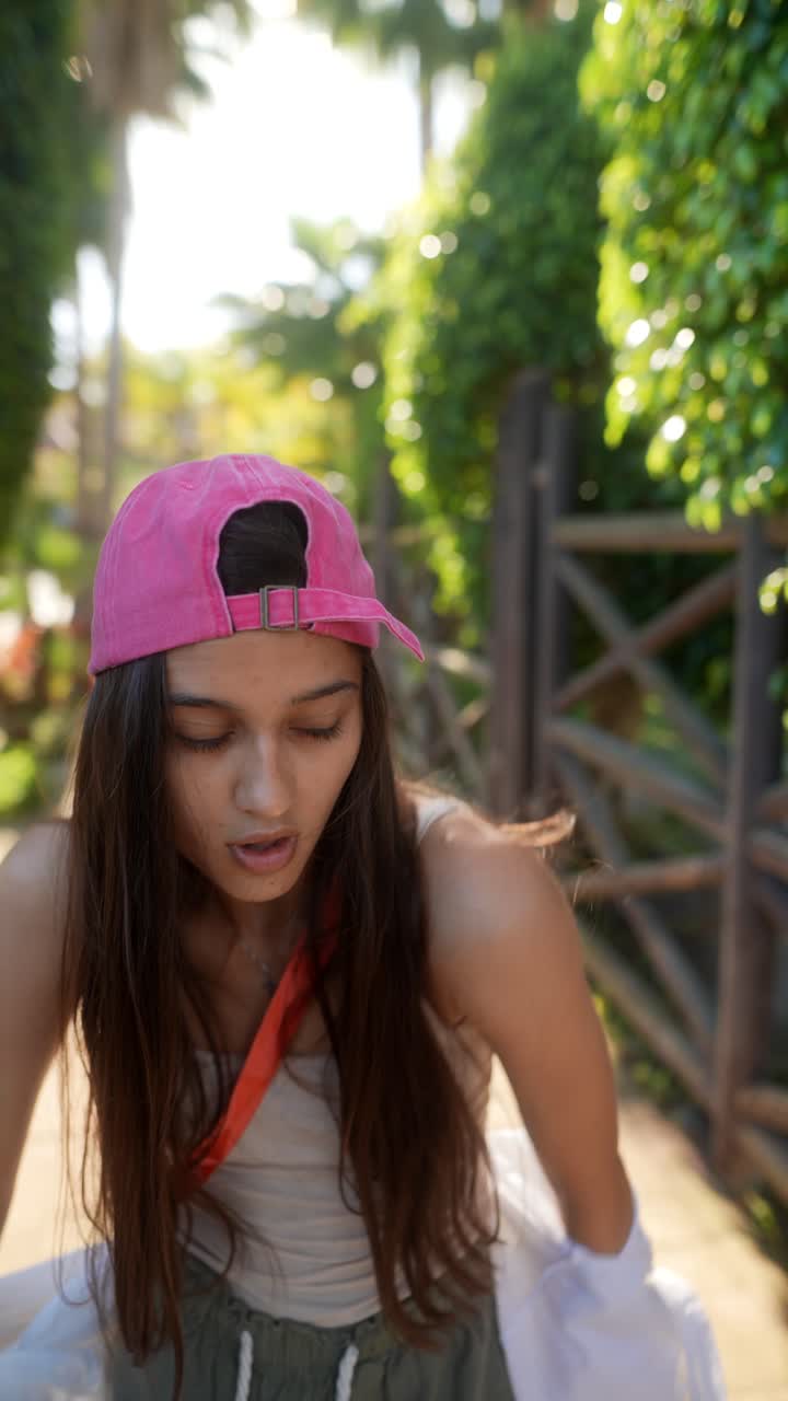 mujer joven al aire libre