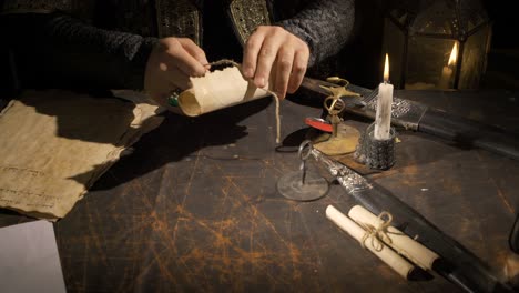 atando cartas en la antigüedad.
