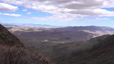 Paisaje-Desértico-En-El-Sur-De-California-A-Lo-Largo-Del-Sendero-De-La-Cresta-Del-Pacífico