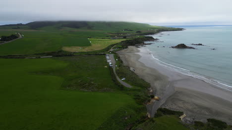 Pabellón-De-Playa-En-Pahia,-Nueva-Zelanda