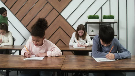 estudiantes en la escuela