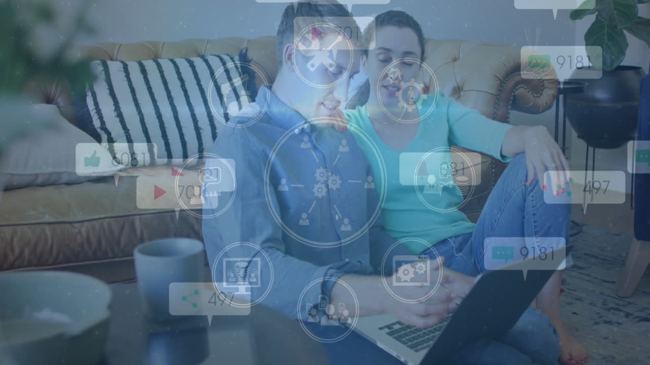 노트북을 사용하는 백인 커플에 대한 증가하는 수의 아이콘의 애니메이션