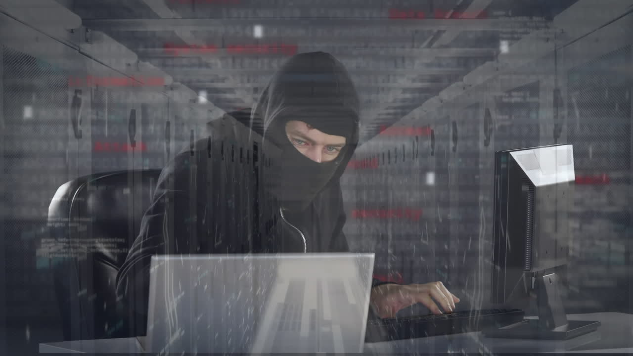 animación de un hombre encapuchado pirateando una computadora