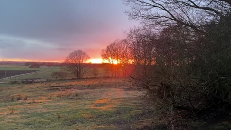 Sonnenuntergang-Am-Ende-Des-Feldes