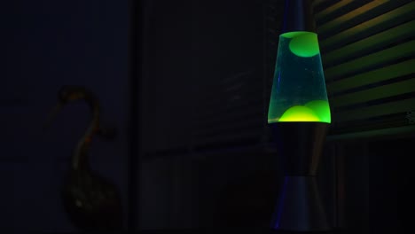 lámpara de lava verde de cerca. tiempo real