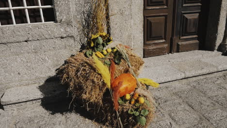 exhibición de la cosecha de otoño en los escalones