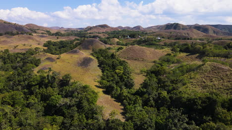 Atemberaubende-Hügellandschaft-Und-Wälder-Auf-Den-Sumba-Inseln,-Ost-Nusa-Tenggara,-Indonesien