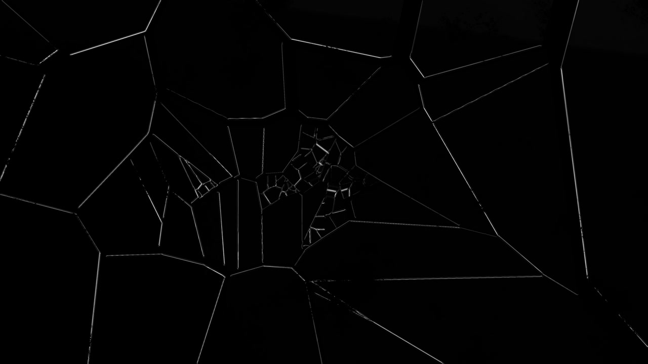 Motion graphics di vetro che si rompe, vetro che si frantuma su sfondo trasparente, elemento di design popup per