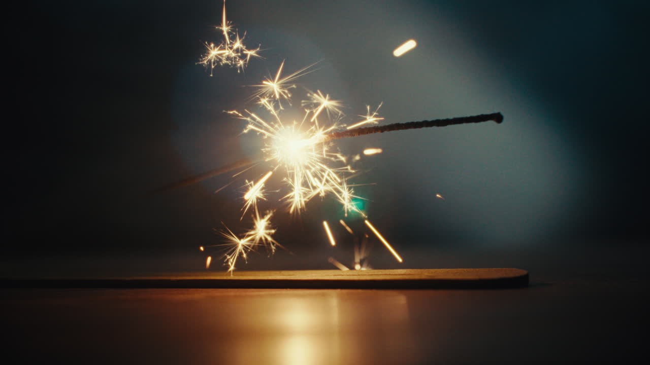 A sparkler burn in the dark room