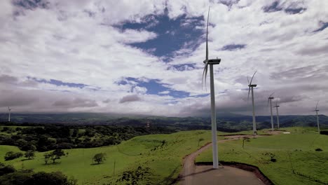 imágenes aéreas de drones del parque eólico de tilaran, guanacaste, costa rica
