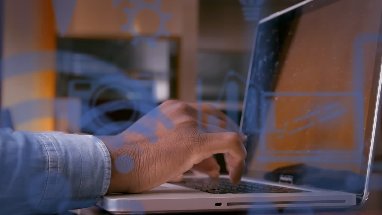 animación de iconos tecnológicos sobre un hombre afroamericano que usa una computadora portátil