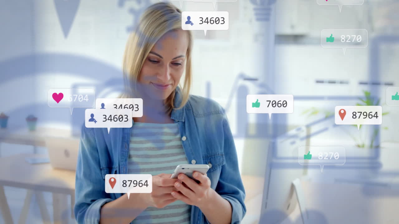 usando un teléfono inteligente, mujer rodeada de notificaciones animadas de las redes sociales
