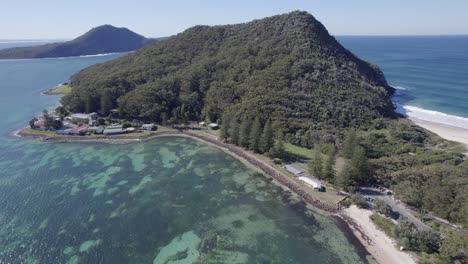 camino a la cima de tomaree y reserva de marrungbanga en la bahía de shoal, australia