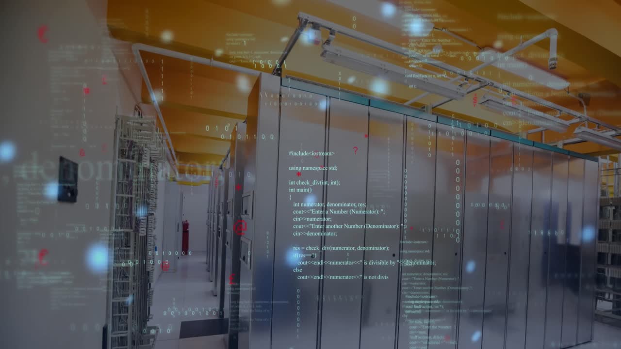 animación del procesamiento de datos, símbolos y puntos brillantes azules contra la sala del servidor de la computadora.