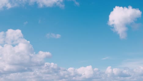 Time-lapse-of-clouds-and-bright-blue-sky