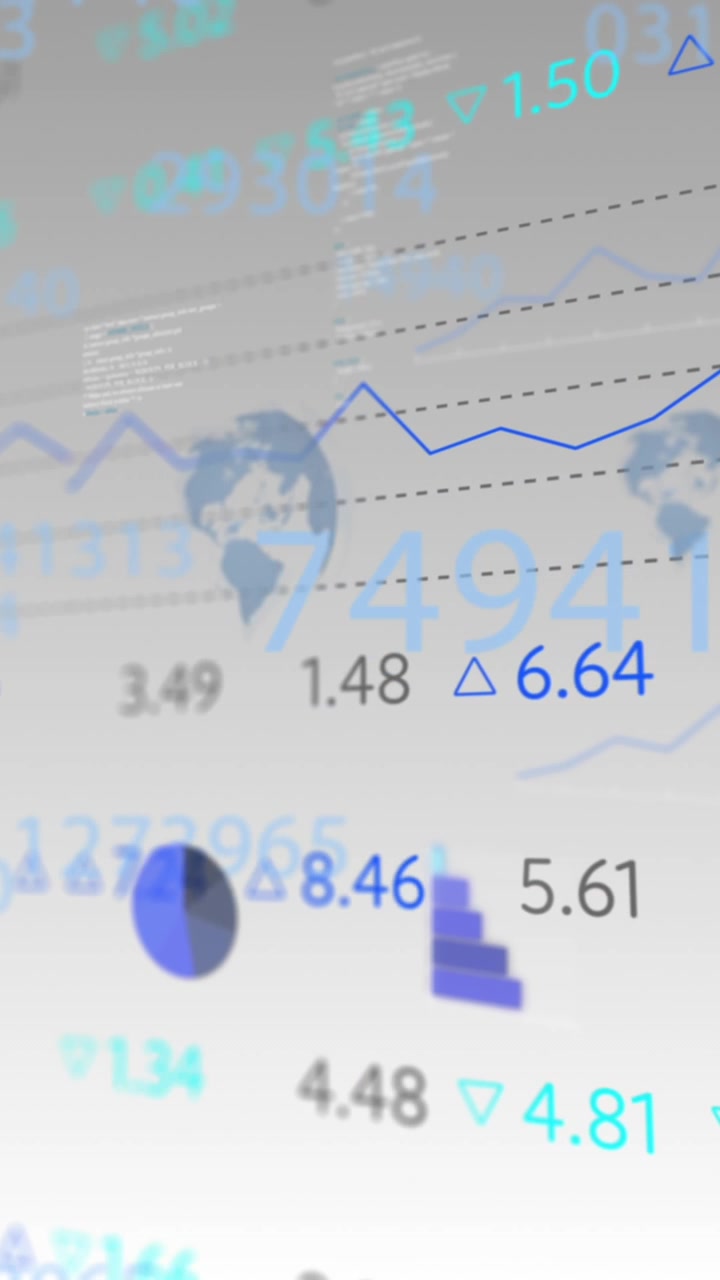 Animazione di elaborazione di dati finanziari e globi su schermo.