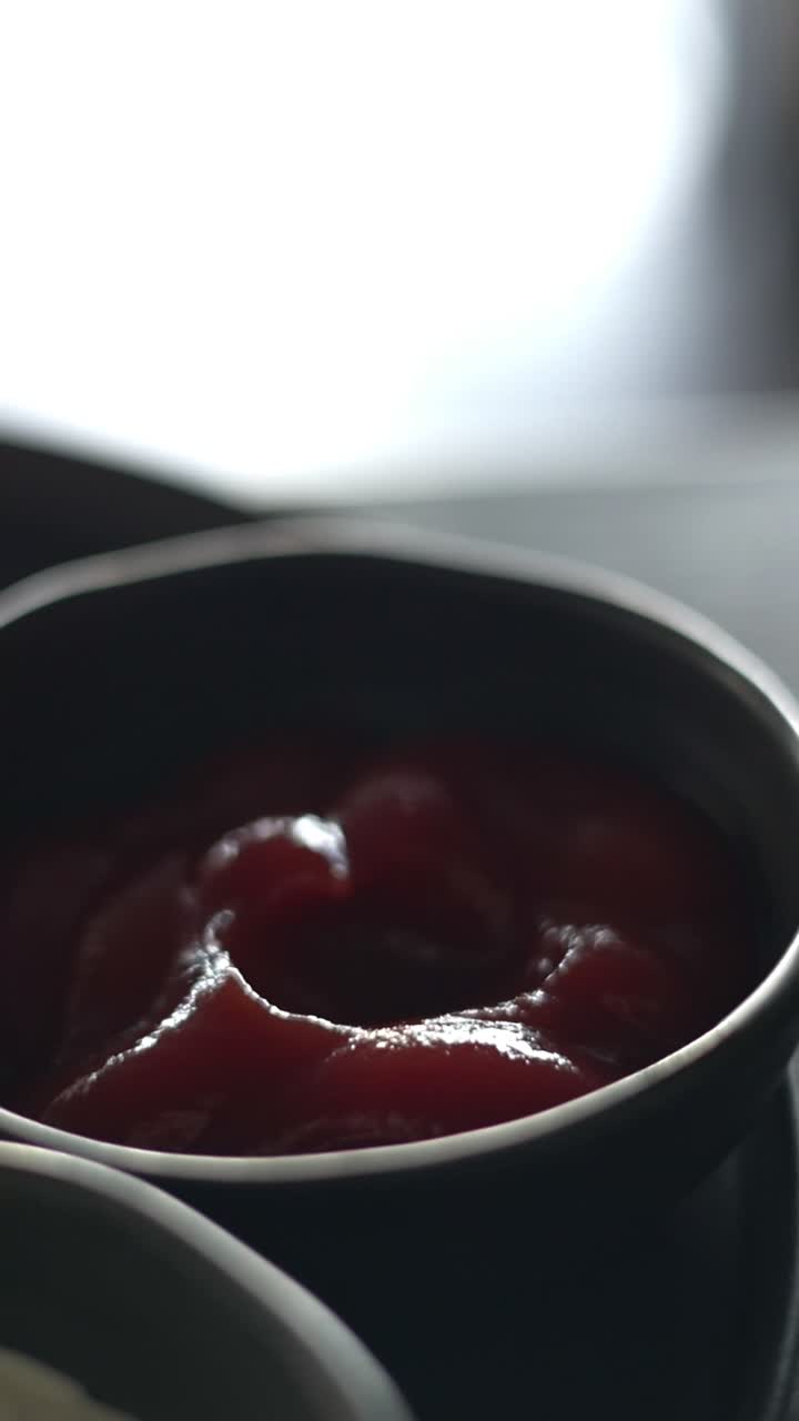 케과 마요요에  손가락을 담그는 것