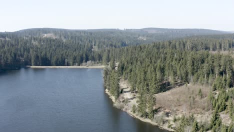 Hiking-along-beautiful-lakes-in-the-Harz-national-Park-in-Germany,-Europe