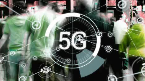 texto 5g a través de una red de conexiones contra personas que caminan por la calle