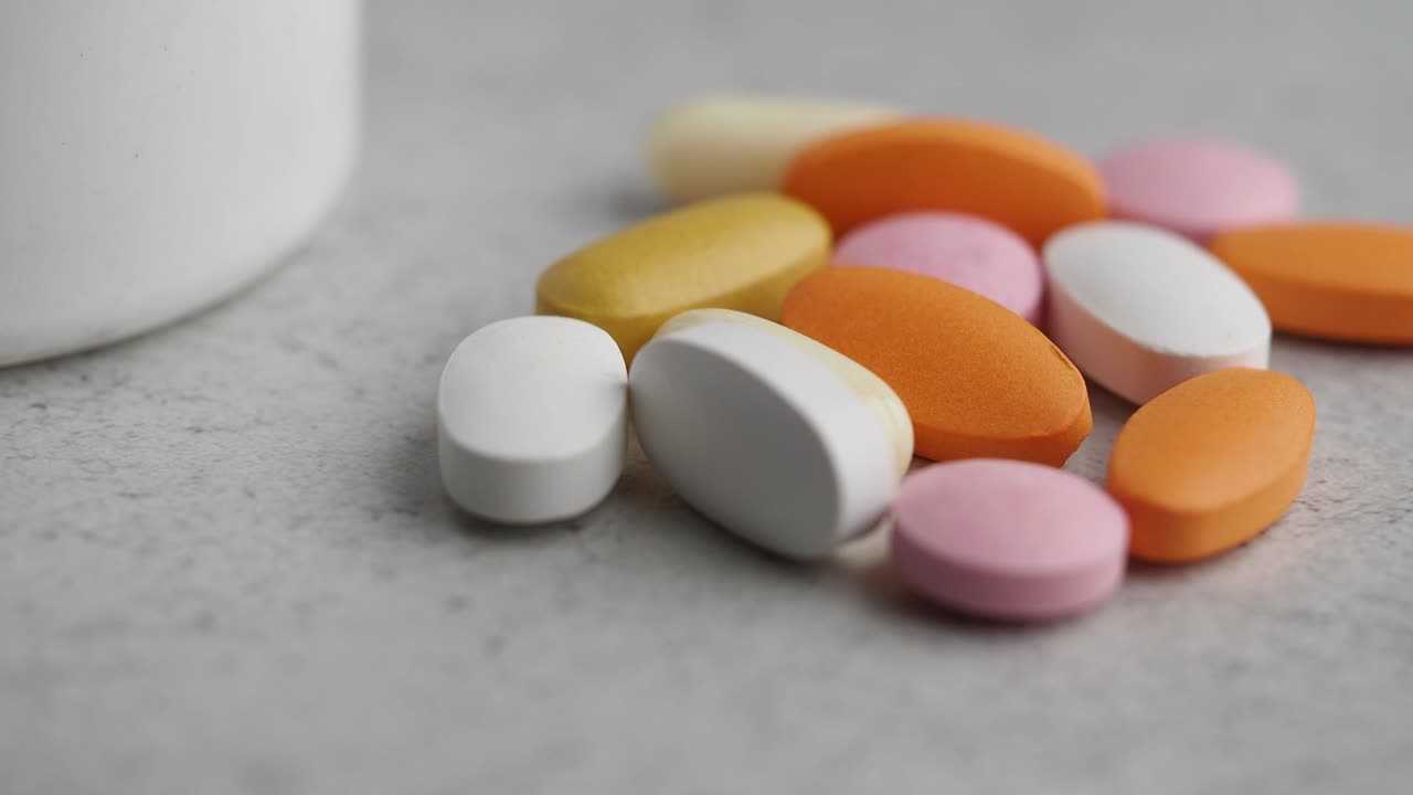 variedad de pastillas de colores