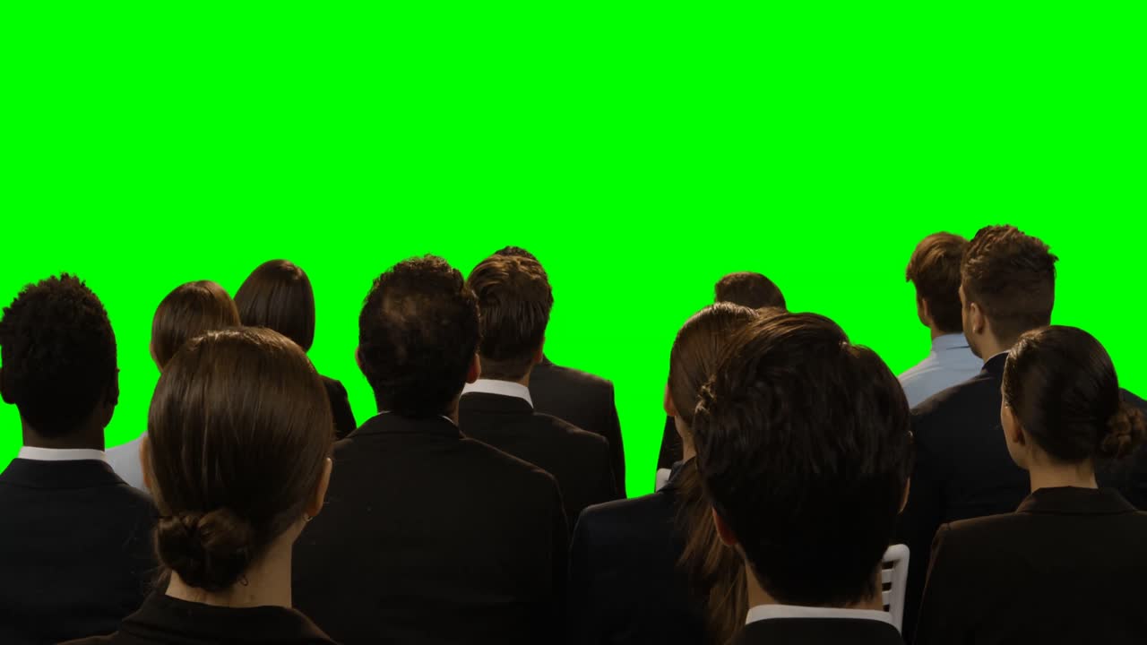 equipo de ejecutivos de negocios discutiendo sobre una pantalla invisible