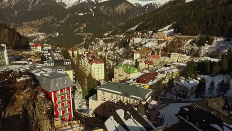 Ciudad-De-Badgastein-En-Austria-En-El-Soleado-Día-De-Invierno,-Vista-Aérea