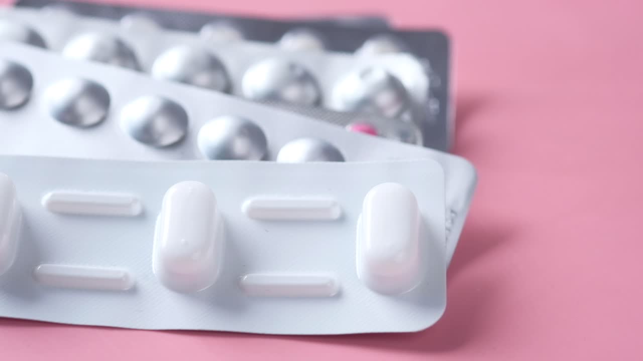 약물의 다양한 블리스터 패키지의 근접 시각