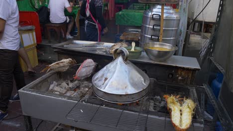 Asia-Tailandia-Mercado-De-Pescado-Restaurante-De-Comida-Callejera-Cocinar-Pescado-Y-Langosta-A-La-Parrilla-Hornear-Barbacoa