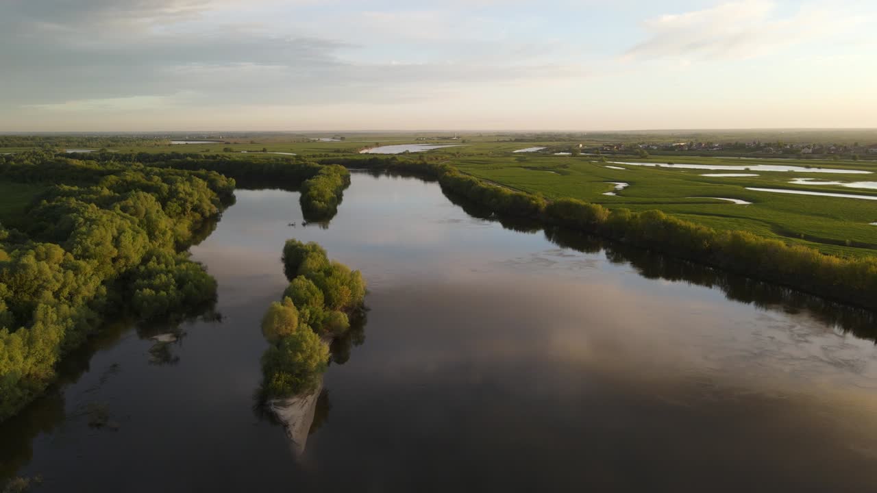 Veduta aerea del fiume e del paesaggio